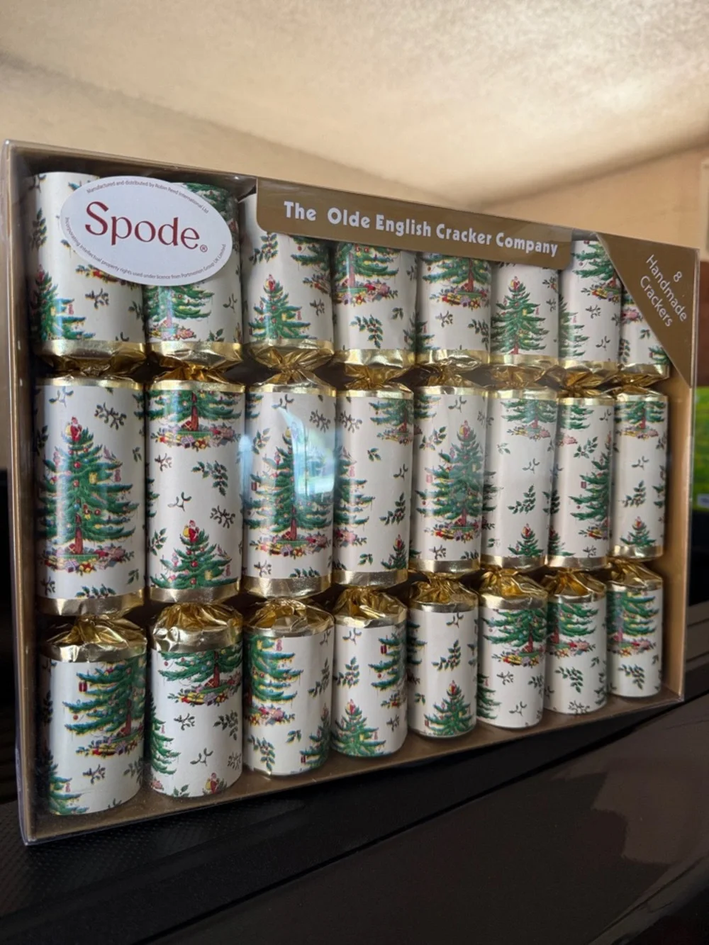 Spode White & Green Christmas Tree Holiday Crackers with Gold Accents